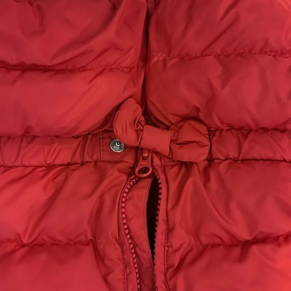GAP bright red